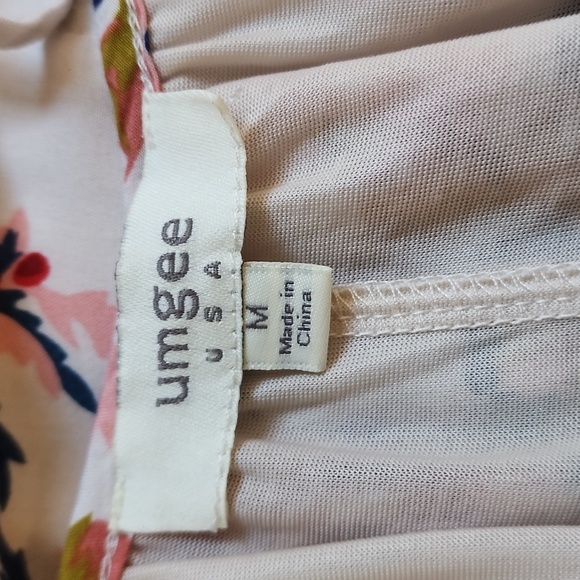 Size M UMGEE open shoulder floral print top.    F80 - Picture 6 of 9